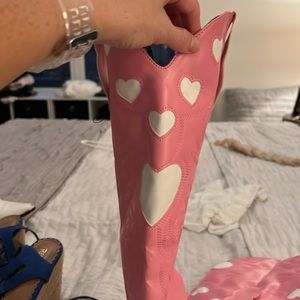 Pink and white heart cowgirl boots!